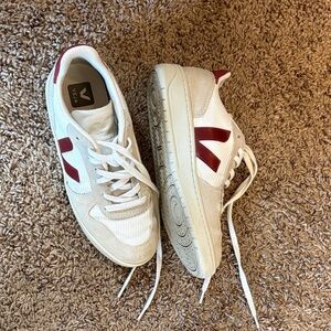 Veja V-10 B-Mesh sneakers in the White Marsala burgundy size 38 us 7.5
